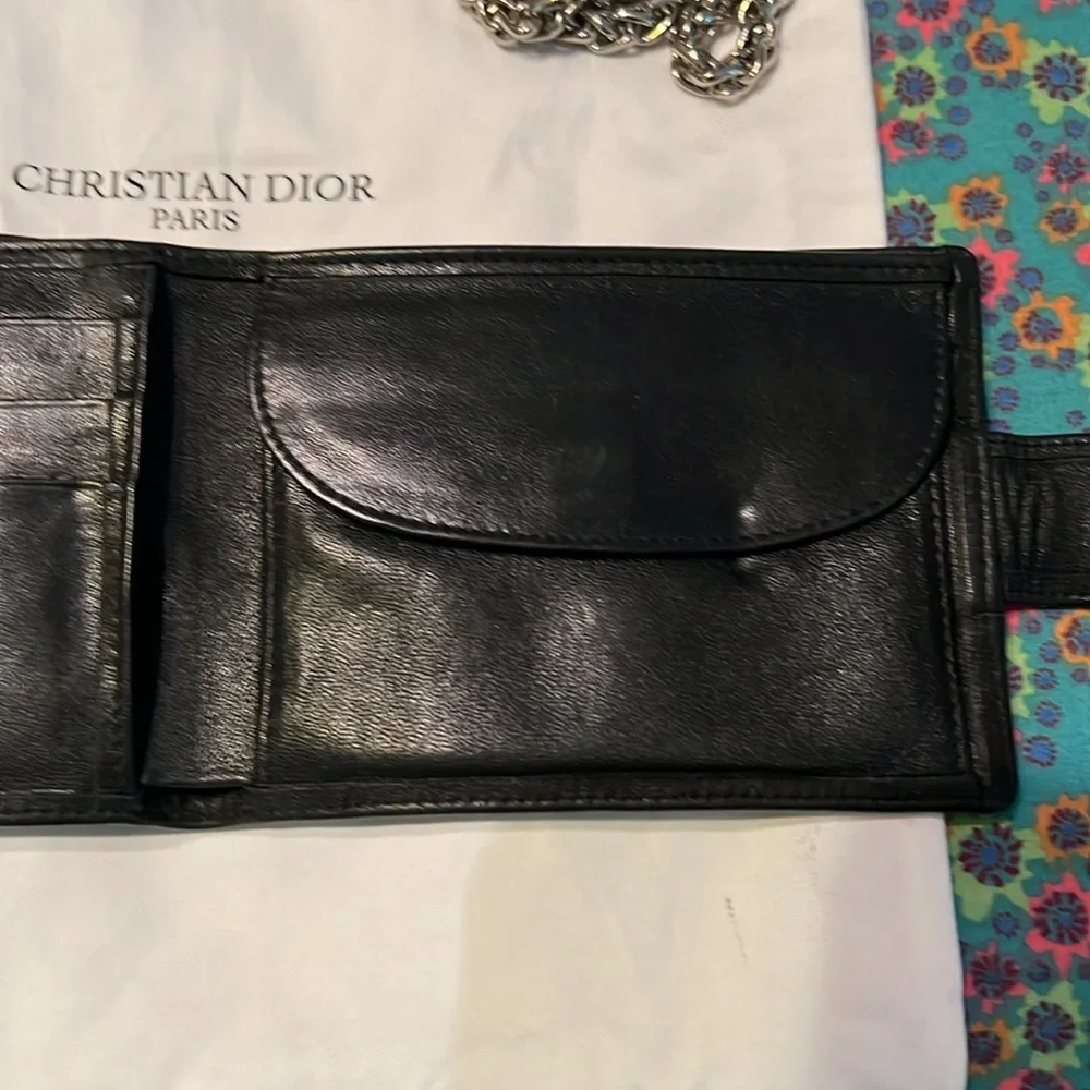 100% AUTHENTIC & PRISTINE💕VINTAGE DIOR WALLET W/CROSSBODY CHAIN💗💗💗